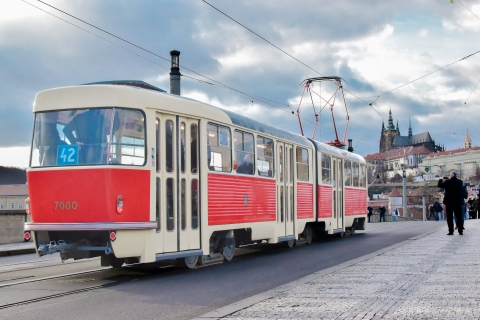 Praga: billete de tranvía histórico Hop-on Hop-Off para la línea 42