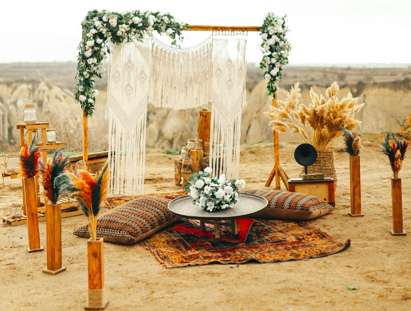 Casamento ao ar livre  Traditional wedding decor, Romantic backyard,  Outdoor wedding decorations