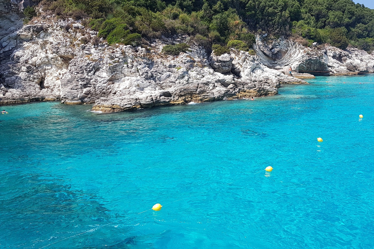 De Lefkimmi: Paxos, Antipaxos e passeio de barco pelas Grutas AzuisDe Lefkimmi: passeio de barco em Paxos, Antipaxos e Blue Caves