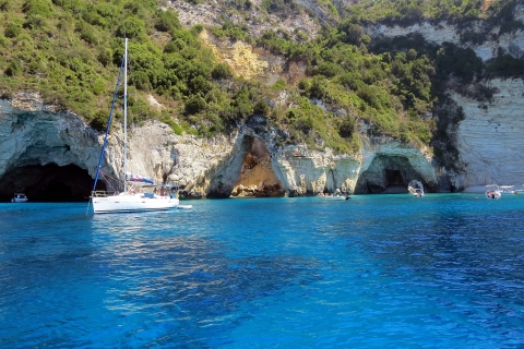 Z Lefkimmi: Rejs wycieczkowy na Paxos, Antipaxos i Błękitne JaskinieZ Lefkimmi: wycieczka łodzią po Paxos, Antipaxos i Błękitnych Jaskiniach