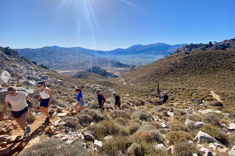Creta: Excursión Guiada de Senderismo por la Meseta de Lassithi