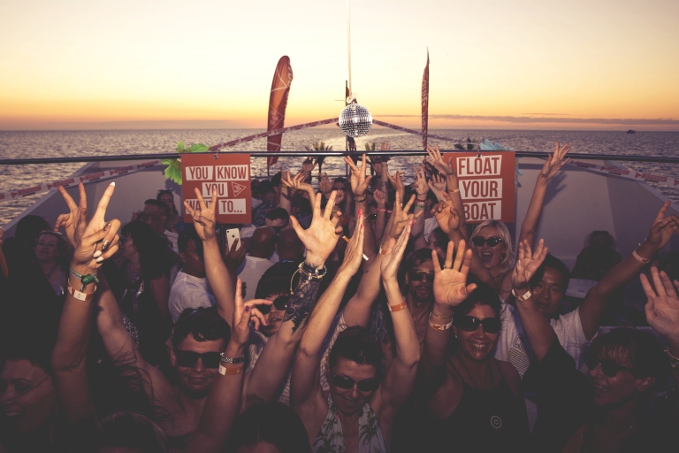 Ibiza : Croisière au coucher du soleil avec DJ et 2 entrées dans des clubs