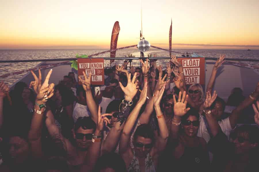 Ibiza: Sunset Boat Party Cruise mit DJs mit 2 Clubs. Foto: GetYourGuide