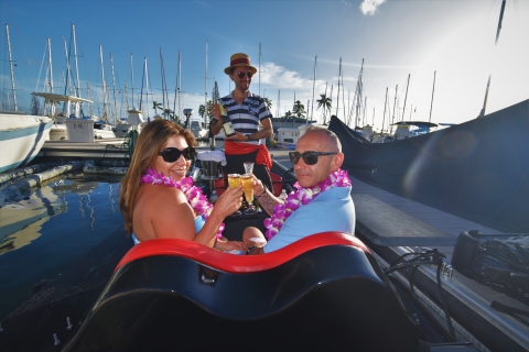 Oahu: luxe gondelcruise met drankjes en gebakWaikiki: gedeelde avondgondelcruise met drankjes en snacks