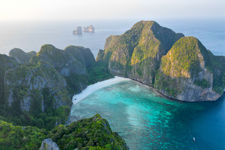 Depuis Phuket : Excursion d'une journée à Phi Phi avec visite privée à bord d'une longue queueDepuis Phuket : Excursion d'une journée à Phi Phi avec un tour privé en longue queue