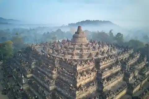 Yogyakarta: Visita guiada a Borobudur e Prambanan com taxas de entrada