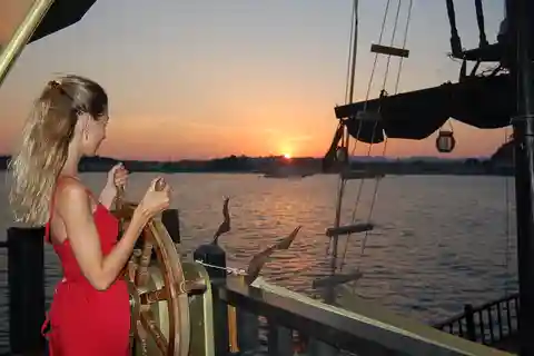 Corfu: 2hrs Sunset Cruise - Corfu town coastline & 2 islands