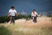 Cortona, Valdichiana Visita guiada en eBike + cata de vinos de opción - Hizvo