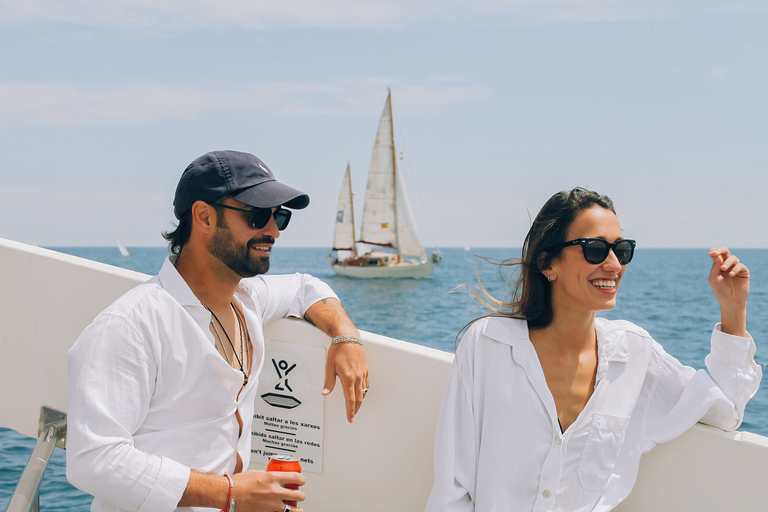 Barcelone : Croisière en catamaran de jour ou au coucher du soleil avec musiqueCroisière au coucher du soleil avec musique live