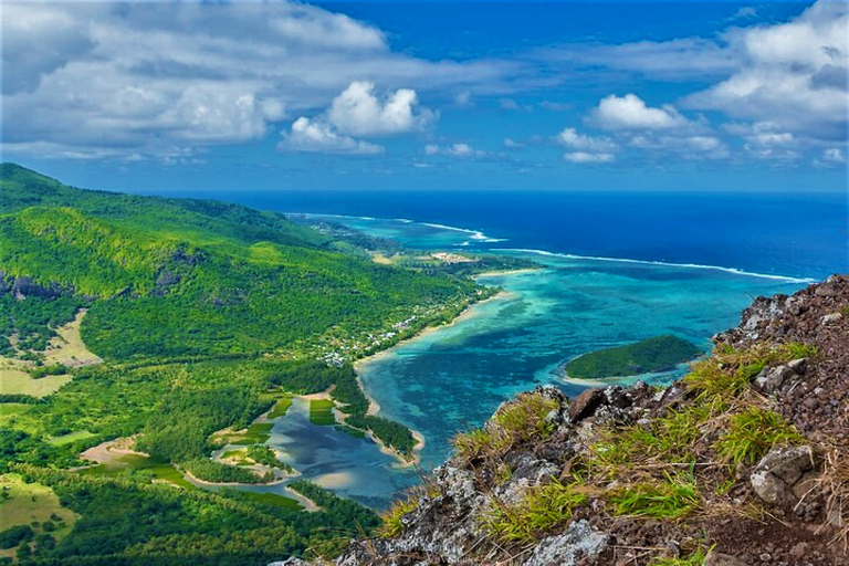 Private Hiking le Morne Mountain & Lunch at Ilot Fourneau