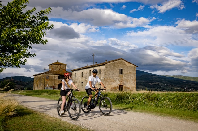 Visit Castiglion Fiorentino Tuscan Guided E-Bike Tour in Arezzo, Tuscany, Italy