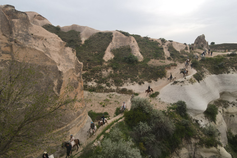 Excursión a caballo por CapadociaCapadocia: 1 hora de paseo a caballo con recogida en Göreme