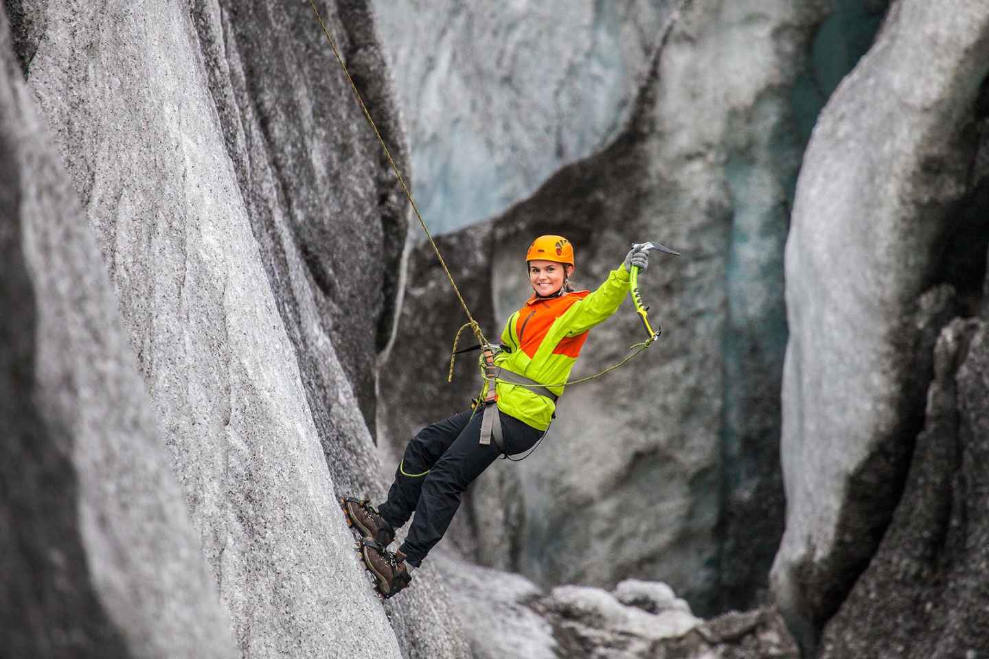 Skaftafell: Glacier Hike and Ice Climbing Guided Experience