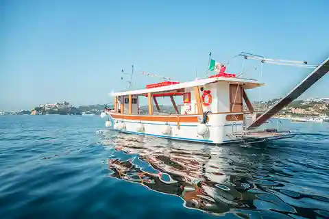Parc submergé de Baia Tour en bateau à fond de verre