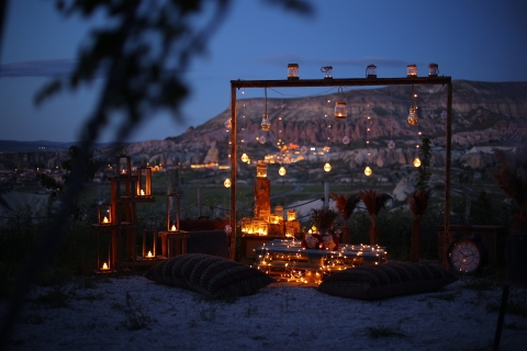 Cappadocië: Romantisch concept diner in de valleiCappadocië: romantisch conceptdiner in de vallei