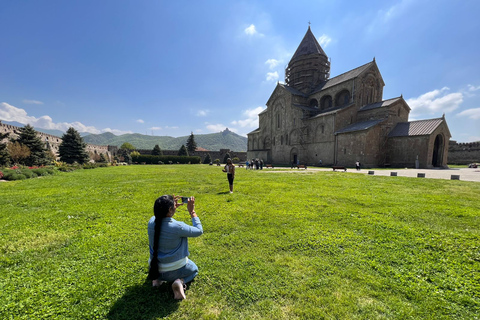 Från Tbilisi: Mtskheta,Jvari,Bazaar,vin och 2 UNESCO-platser