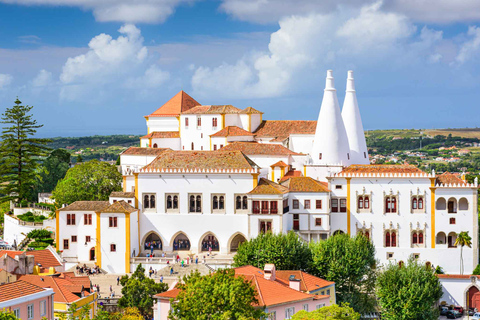 Da Lisbona: Tour del Palazzo Pena, Regaleira, Sintra e CascaisPunto di incontro a Lisbona