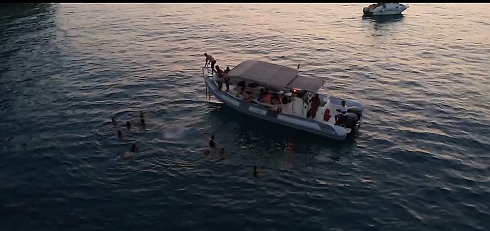 Tropea: Sunset Boat Tour to Capo Vaticano with Aperitif Tropea: Sunset Boat Tour to Capo Vaticano with Aperitif