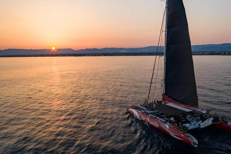 Cambrils: Sunset Catamaran Cruise with Drinks