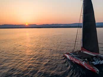 Cambrils: Sunset Catamaran Cruise with Drinks