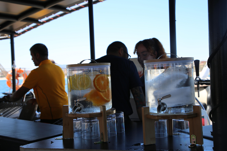 Cambrils: Sunset Catamaran Cruise with Drinks