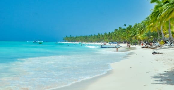 From Punta Cana: Saona VIP 4 beaches Day Trip by Speed Boat
