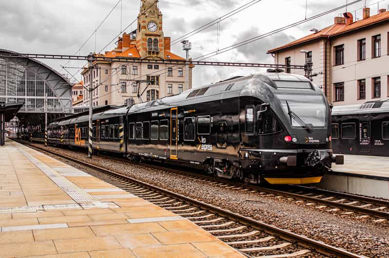 Elegantes Frankfurt Prag Zug Bilder
