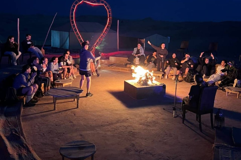 Magischer Sonnenuntergang, Abendessen, Lagerfeuer und Shows in der Agafay-Wüste