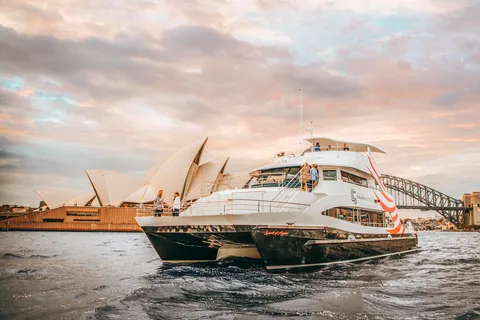 Sydney Vivid Sydney Harbour Cena en Crucero con Bebidas