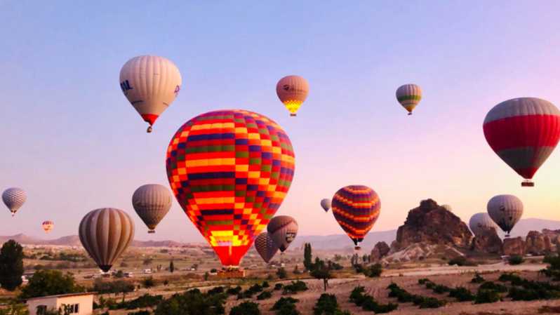 Kappadokien: Goreme luftballonflyvning over Fairychimneys