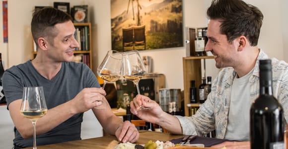 Salzburg: Geführte Weinverkostung in einer versteckten Weinbar