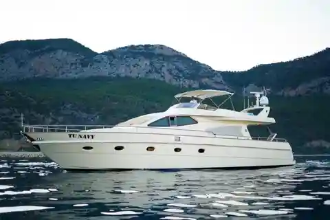 Antalya: Noleggio di uno yacht privato con capitano e pasti a bordo