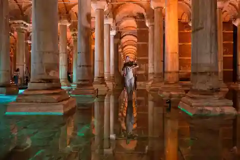 Visita a pie a la Cisterna de la Basílica con entrada