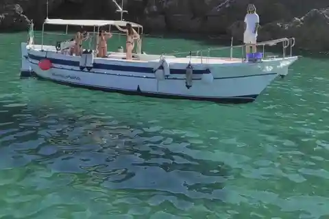 Gaeta : Visite guidée en bateau avec plongée en apnée