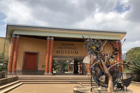Kansallismuseo, käärmepuisto, kirahvikeskus& helmitehdas