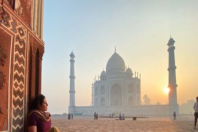 Agra: Tour guidato del Taj Mahal con opzione &quot;salta la fila&quot;.Tour privato del Taj Mahal tutto incluso da Nuova Delhi