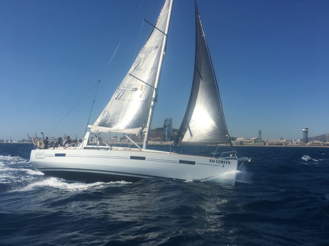 Two Hour Luxury Sailing Experience with Open Bar