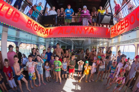 Alanya: łódź piracka Bour z przystankiem na bazarze i darmowym lunchem i napojami