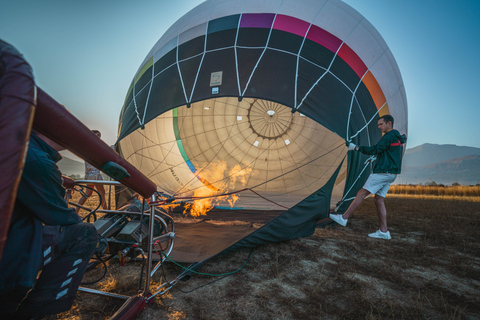 Heraklion: volo in mongolfiera all&#039;alba e crociera in catamarano al tramontoVolo e crociera senza trasferimento in hotel