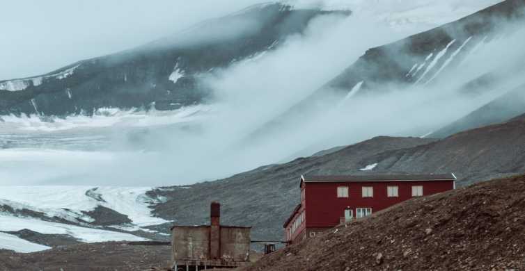Longyearbyen: Private Guided Walking Tour
