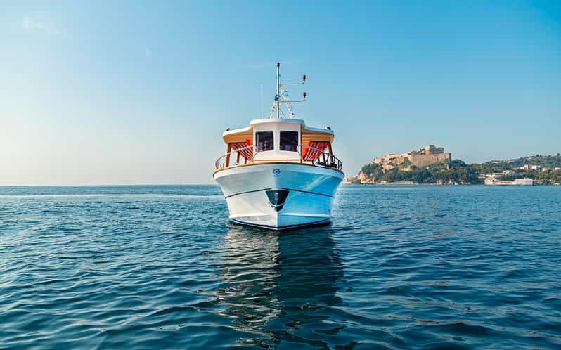 Golf von Pozzuoli Sonnenuntergangskreuzfahrt mit Abendessen und