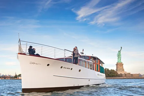 New York: Zomerse boottocht aan boord van een mini-jacht