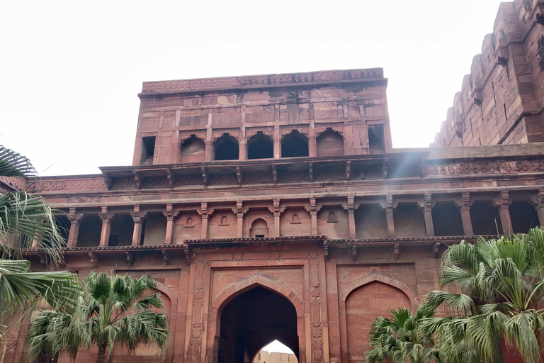 Visite du Taj Mahal au lever du soleil depuis Delhi en voitureChauffeur, voiture et guide touristique