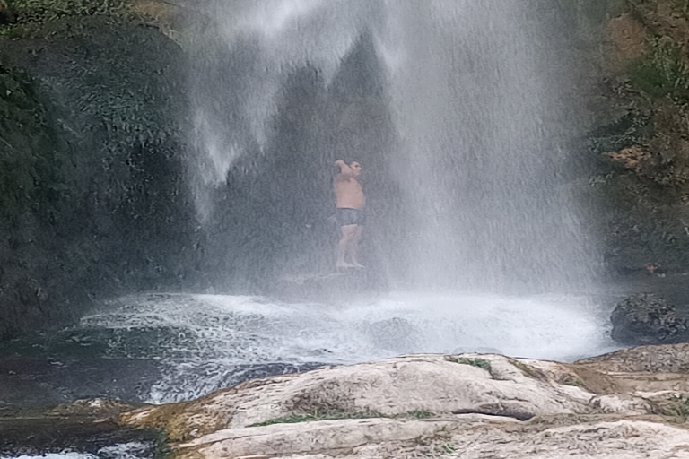 Tour in Natural Thermal Springs en Girlfriend WaterfallStandaard Optie