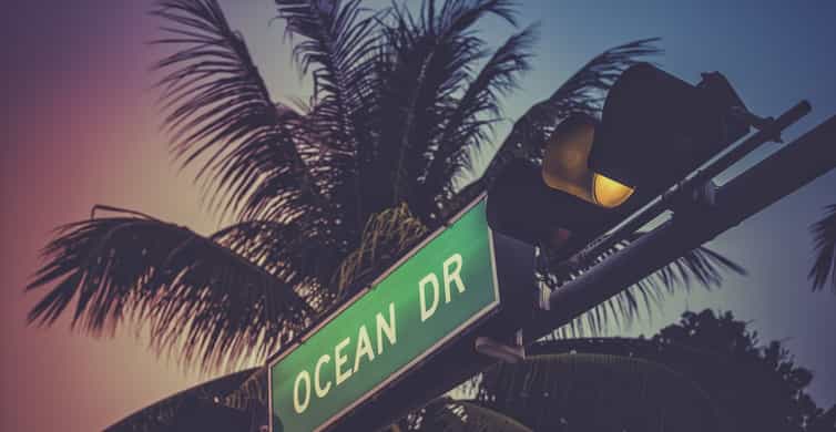 Award-winning Art Deco & History Walking Tour photo 3