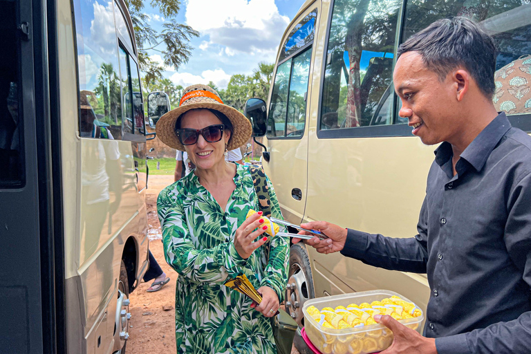 Siem Reap: Angkor Wat-zonsondergangtour van een hele dag met kleine groepenSiem Reap: zonsondergangtour met kleine groepen van een hele dag