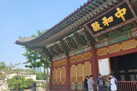 Séoul : visite à pied du patrimoine du palais DeoksugungVisite privée avec guide historique anglophone