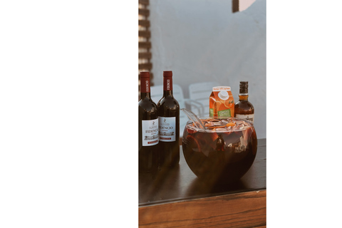 Sevilla: Rooftop Salsa Class with Bottomless Sangria