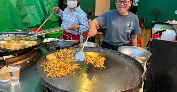 Siem Reap: Small Group Street Food Tour with Tuk-Tuk Ride