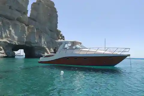 Milos: Half-day cruise to Kleftiko